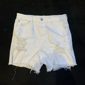 white womens size 8 american eagle ripped shorts